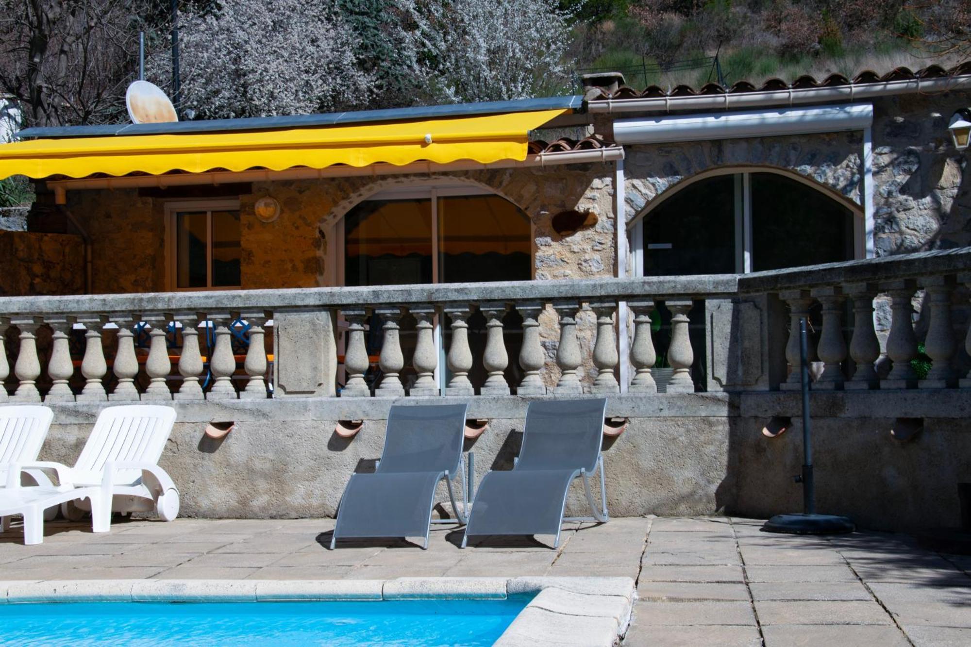 Les Grands Pres Des Baronnies Guest House La Roche-sur-le-Buis ภายนอก รูปภาพ